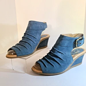 Earth Adina Moroccan Blue Buckle 3" Vamp Wedge Sandal Leather Peep Toe W Sz 9.5B - Picture 1 of 15