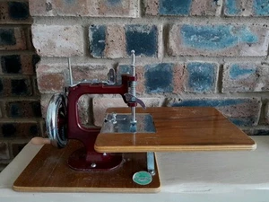 Vintage Essex Mini Sewing Machine - Bed Extender, Table Clamp & Case, Collector - Picture 1 of 7