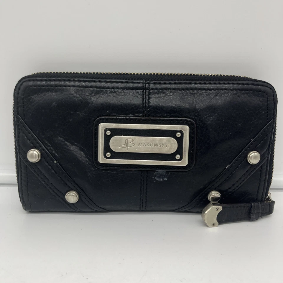 Cartera de cuero B Makowsky con cremallera alrededor negra plateada con defecto de leopardo de 8 pulgadas X 4,5 pulgadas Foto 1 de 4