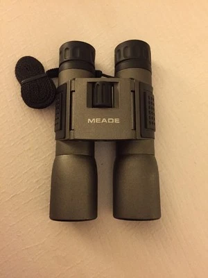 Meade B120046 Travel View 10x32 Mini Folding Roof Prism Binocular - Image 1 of 4
