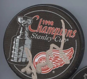 LARRY MURPHY SIGNED DETROIT RED WINGS 1998 STANLEY CUP CHAMPS HOCKEY PUCK w/ COA - Picture 1 of 1