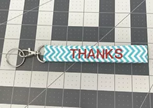 Besticktes Gurtband Chevron Schlüsselanhänger Armband mit Schlüsselanhänger Schlüsselring - Bild 1 von 31