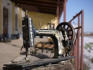 rare vintage Antique sewing machine unbranded spinx - Picture 1 of 6