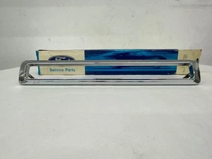 NOS Ford Bezel D2LY-15A440-A – 1972–76 Lincoln Mark IV RH Front Side Marker OEM - Picture 1 of 9