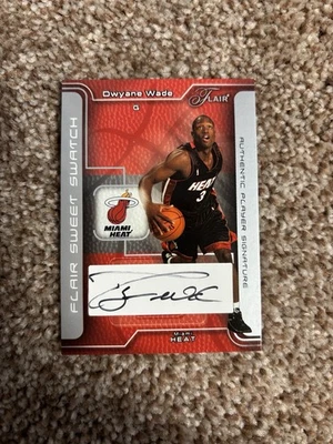 /145 Dwyane Wade 2003-04 Fleer Flair Sweet Swatch Rookie Auto RC Autograph - Image 1 of 2