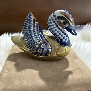 Arte popular mexicano vintage Tonala cerámica pintada a mano con cisne de latón - Imagen 1 de 12