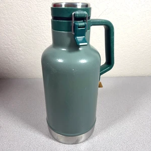 Stanley Classic Easy-Pour Growler Vacuum Thermos 64 oz | 2Qt | 1.9L Handle Green - Picture 1 of 15