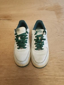 NIKE AIR FORCE 1 scarpe da ginnastica uomo sneakers taglia 7,5 BIANCO VERDE PINO 313642-131 - Foto 1 di 14