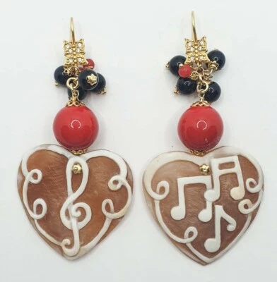 ORECCHINI CON CAMMEO IN PASTA CORALLO , ONICE, ZIRCONI IN ARGENTO DORATO  - Immagine 1 di 4