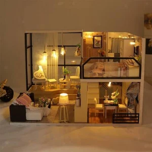 Casa delle bambole in miniatura artigianale con puzzle 3D in legno chiaro a - Foto 1 di 12