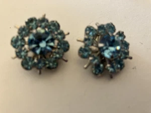 VINTAGED ESTATE blue rhinestone clip on earrings - Picture 1 of 2