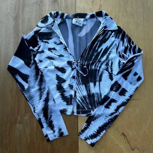PRINCESS POLLY XX ABSTRACT LONG SLEEVE CROP TOP Women’s sz 6 Open Front NWOT - Picture 1 of 10
