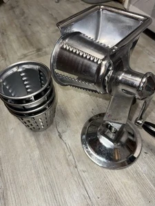 Vintage Saladmaster Küchenmaschine Reibe Schneider Hobel Zerkleinerer 5 Zapfen Schutz - Bild 1 von 5