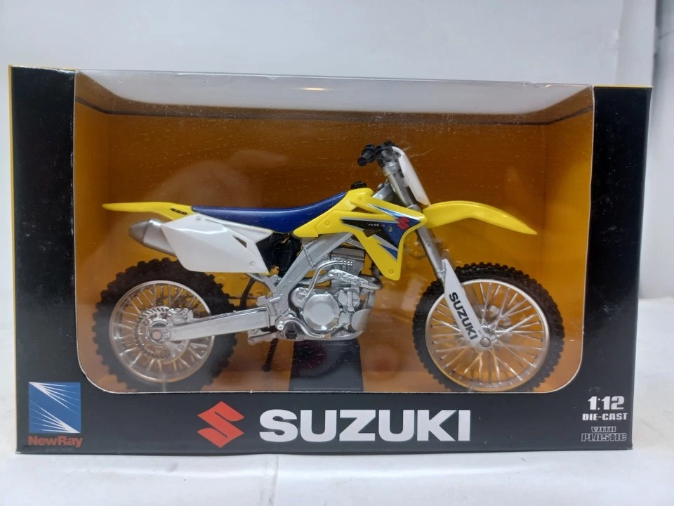 New Ray Roadrider collection Suzuki RM-Z 450 1:12 Diecast  - Image 1 of 3