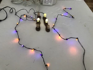 (3) Sets Department 56 Halloween Lichterkette lila/orange & Totenkopf - Bild 1 von 4