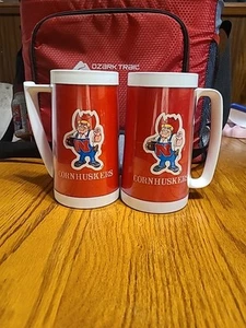 2 ~ Vintage rote Nebraska Cornhuskers Football Thermo Serv Becher, Tassen USA - Bild 1 von 11