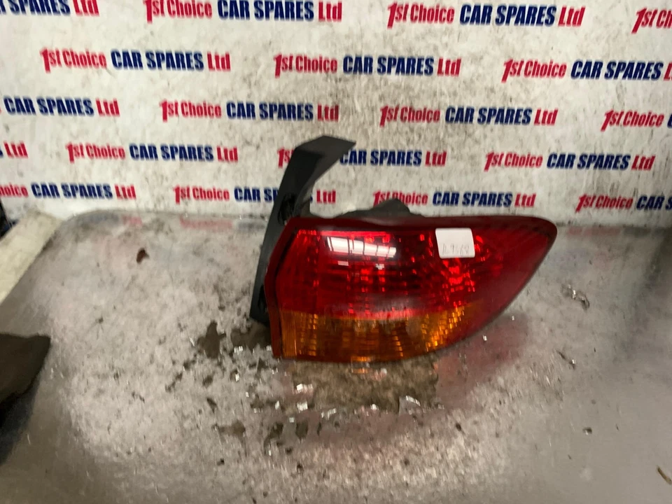 SUBARU TRIBECA B9 2006 LADO DEL CONDUCTOR LUZ TRASERA DERECHA LÁMPARA Foto 1 de 4