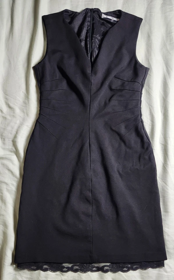 Vestido feminino Trina Turk gola V renda com zíper cor coquetel preto tamanho 4 - Imagem 1 de 4