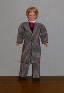 Puppenstubenpuppe, Miniatur 1:12, Caco (Canzler),  älterer blonder Herr, Gehrock - Picture 1 of 1