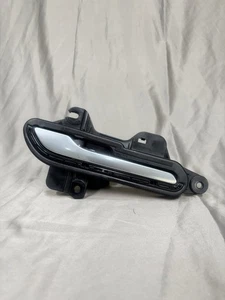 2017-2023 TESLA 3 RIGHT SIDE OUTSIDE EXTERIOR DOOR HANDLE OEM - Foto 1 di 6