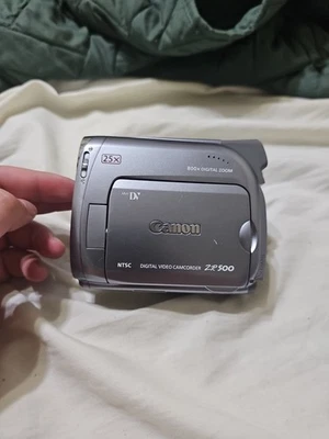 Canon ZR500 Cassette Digital Video Camcorder Only — No Battery — TESTED WORKS✅ - Image 1 of 4