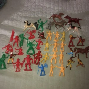 Large Toys Plastic  Lot Of Vintage , Cowboys And Indians - Picture 1 of 8
