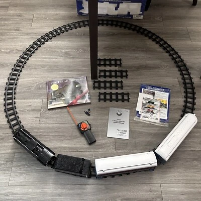 Lionel THE POLAR EXPRESS Battery Powered Christmas Train Set w/ 30th Anniv Book - Image 1 of 4
