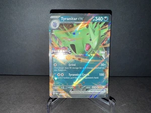 Pokemon Tyranitar ex 064 Prismatic Evolutions Stamped Kosmos Holo Promo Karte NM+ - Bild 1 von 2