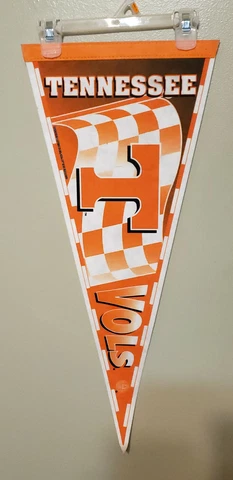 TENNESSEE VOLUNTEERS VINTAGE NCAA FELT PENNANT 10/24/21 Cover