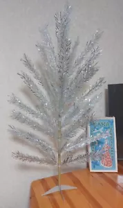 Vendo Albero di Natale Vintage Argento, Alluminio Russo URSS 51", 130 cm - Foto 1 di 6
