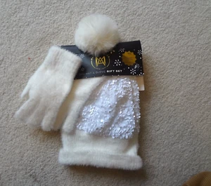 Marcus Adler New York weiß 2-teiliges Geschenkset Mütze & Handschuh. Neu - Bild 1 von 2