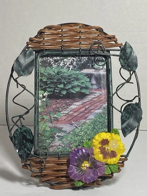 "Marco de fotos de alambre y mimbre con temática de jardín ovalado de 3,5x5"" amarillo púrpura" Foto 1 de 4