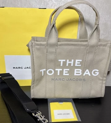 Marc Jacobs M0016493-260: A Bolsa Tote Pequena de Lona, Bege com Alça Preta - Imagem 1 de 4