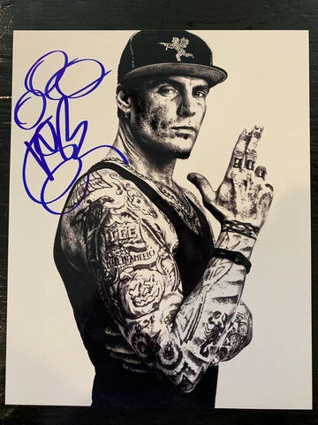 COA Signed Photo: Vanilla Ice - Rob Van Winkle - 8 x 10 Cover