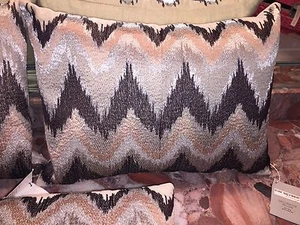 NWT Kim Seybert IKAT Waves Silver Duck Feather Luxury Throw Pillows 12"x16" - Photo 1/7