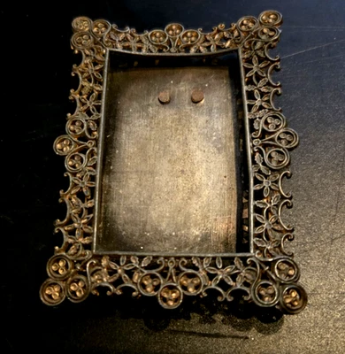 Marco de fotos vintage clásico pequeño Art Noveau bronce motivo floral 1890-1910 Foto 1 de 2