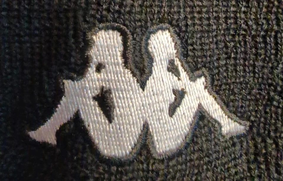 Kappa черная шапочка с помпонами - новая с бирками - Изображение 1 из 4