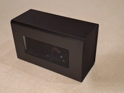 RAZER Core X Externes Grafikkarten Gehäuse 650 Watt Thunderbolt 3 - Bild 1 von 2