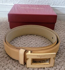 AUTHENTISCHE SALVATORE FERRAGAMO LOGO LEDER GÜRTELBOX GEBRAUCHT BEIGE - Bild 1 von 13