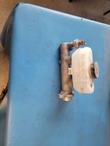 94 95 96 FORD BRONCO BRAKE MASTER CYL CON CONTROL DE CRUCERO 13920 - Imagen 1 de 3