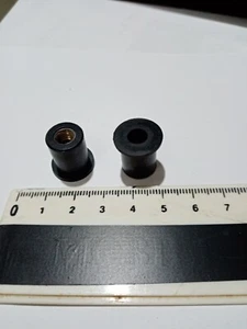 Coppia Inserti In Gomma Boccole M6 Per Carene Ducati P/N 0364 99 020 - Imagen 1 de 3