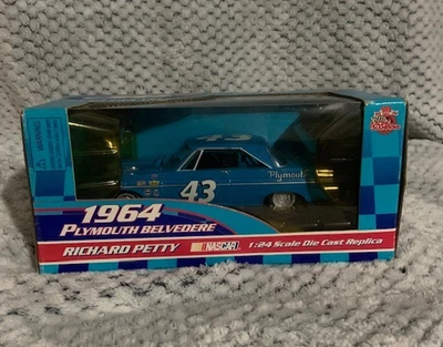 Campeones de carreras Richard Petty 1964 Plymouth Belvedere 50 aniversario Foto 1 de 4
