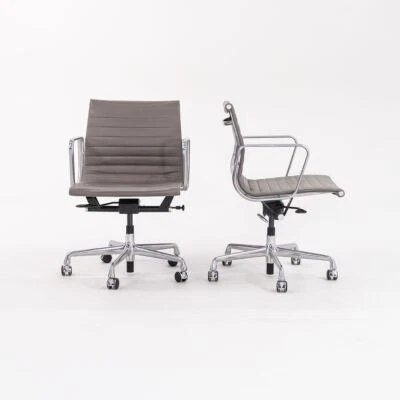 Silla de escritorio Herman Miller Eames Aluminum Group Mgmt 2015 gris neumática 2 unidades disponibles Foto 1 de 4