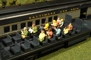 Bachmann 33165 WAIST-UP SEATED PLATFORM PASSENGERS - O SCALE FIGURES NEW
