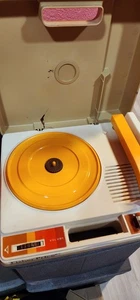 Vintage 1978 Fisher Price Vinyl Plattenspieler 825 hellbraun Gehäuse orange Akzent - Bild 1 von 21