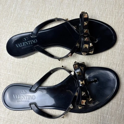 Sandalias de tanga Valentino Garavani Jelly Rockstud con lazo para mujer negras talla 38 EE. UU. 8 Foto 1 de 4