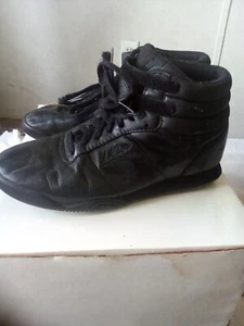 LA Gear Comfort Sneakers 90s Women’s Size 7 High Top Black Leather Vintage - Picture 1 of 7