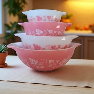 Set ciotole nido vintage Pyrex rosa uva spina bianco Cenerentola 441 442 443 444 - Foto 1 di 16