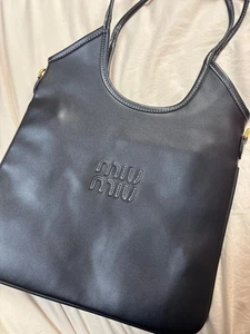 Borsa tote Miu Miu nera tracolla pelle logo tasca cerniera nuova mai usata - Foto 1 di 12