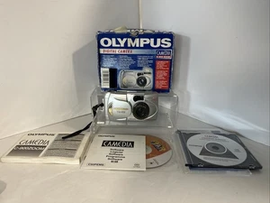Olympus Camedia C-900 Zoom Digital Camera 1.3MP Megapixel 3x Optical Zoom Silver - Picture 1 of 14